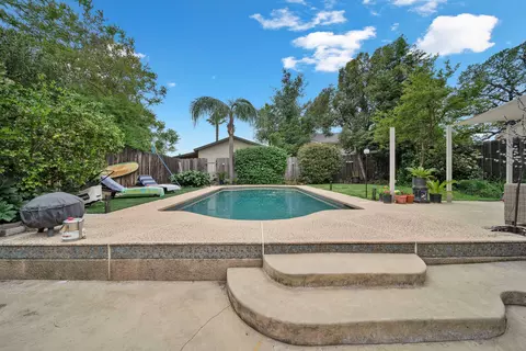 2055 Gold St, Redding, CA 96001