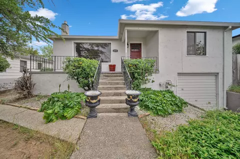 2055 Gold St, Redding, CA 96001 photo 4
