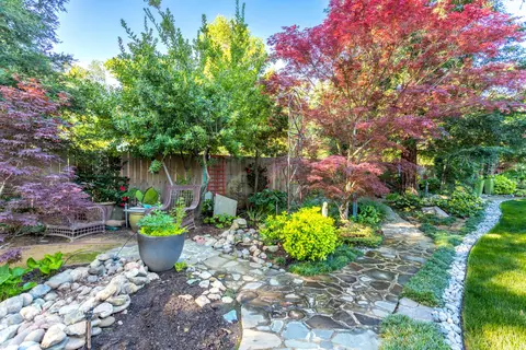 2503 Castlewood Dr, Redding, CA 96002 photo 52