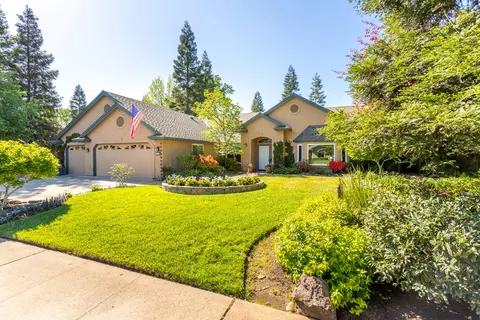 2503 Castlewood Dr, Redding, CA 96002