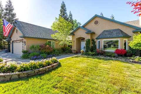 2503 Castlewood Dr, Redding, CA 96002 photo 2