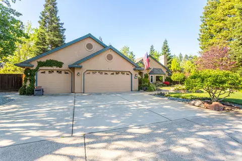 2503 Castlewood Dr, Redding, CA 96002 photo 3