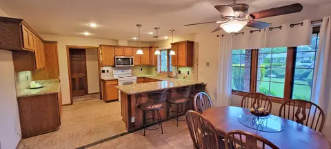 1680 Filaree Dr, Redding, CA 96002 photo 5