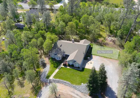 11867 Yosemite Dr, Redding, CA 96003 photo 2