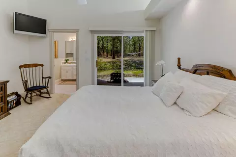 11867 Yosemite Dr, Redding, CA 96003 photo 13