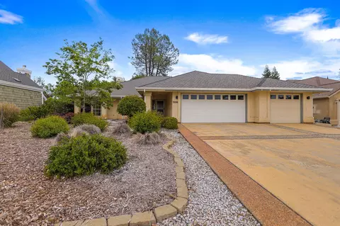 1559 St Andrews Dr, Redding, CA 96003