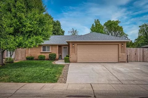 1072 Monterra Ln, Redding, CA 96002