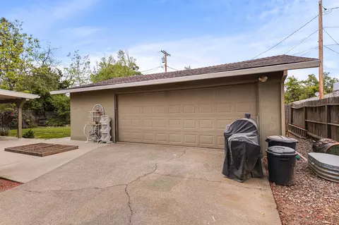 2120 Sycamore Dr, Redding, CA 96001 photo 3