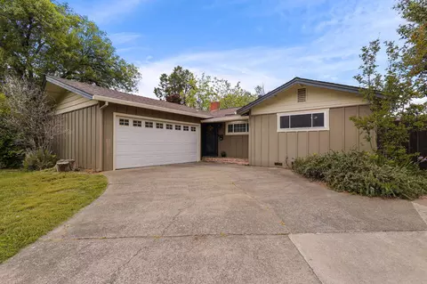 2120 Sycamore Dr, Redding, CA 96001