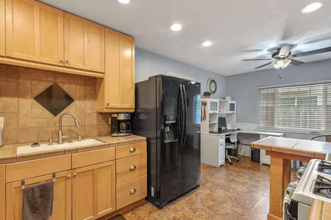 2120 Sycamore Dr, Redding, CA 96001 photo 32