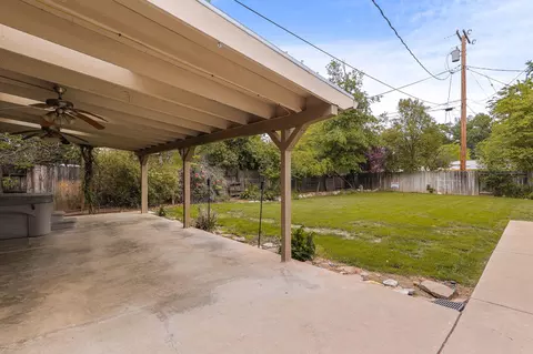 2120 Sycamore Dr, Redding, CA 96001 photo 4