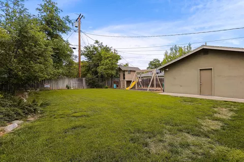 2120 Sycamore Dr, Redding, CA 96001 photo 36
