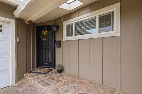 2120 Sycamore Dr, Redding, CA 96001 photo 2