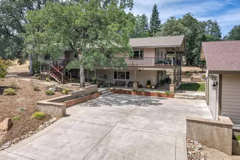 9110 Sugarloaf Dr, Redding, CA 96001 photo 13