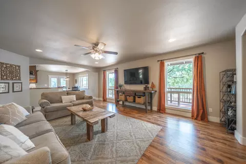 9110 Sugarloaf Dr, Redding, CA 96001 photo 6