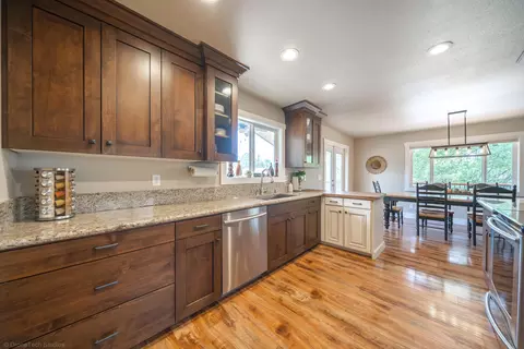 9110 Sugarloaf Dr, Redding, CA 96001 photo 10