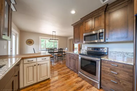 9110 Sugarloaf Dr, Redding, CA 96001 photo 8