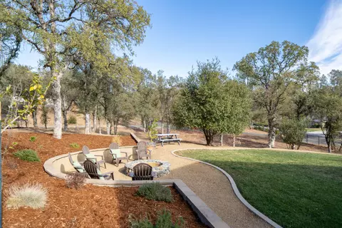 9110 Sugarloaf Dr, Redding, CA 96001 photo 4