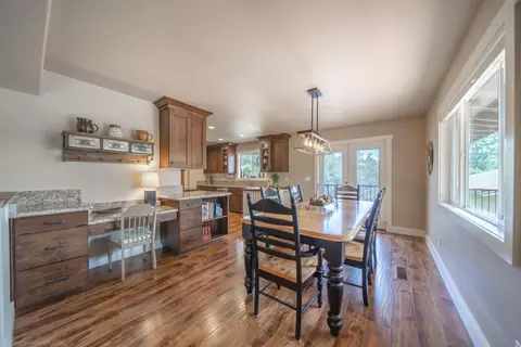 9110 Sugarloaf Dr, Redding, CA 96001 photo 9