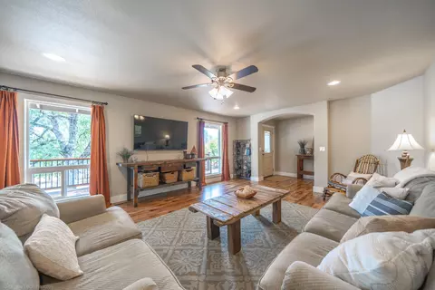 9110 Sugarloaf Dr, Redding, CA 96001 photo 5