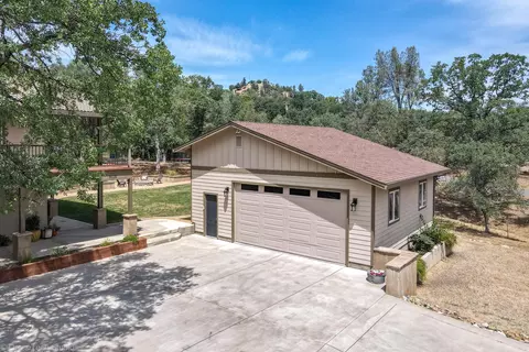 9110 Sugarloaf Dr, Redding, CA 96001 photo 3