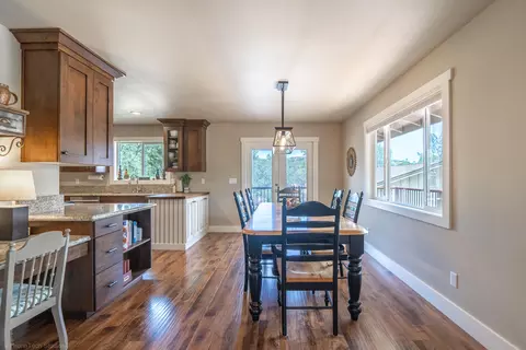 9110 Sugarloaf Dr, Redding, CA 96001 photo 7