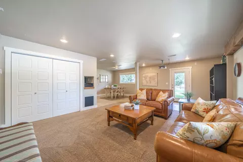 9110 Sugarloaf Dr, Redding, CA 96001 photo 24