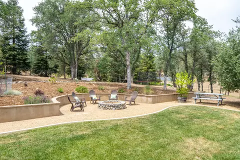 9110 Sugarloaf Dr, Redding, CA 96001 photo 27
