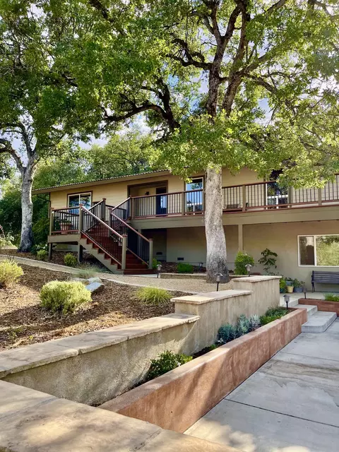 9110 Sugarloaf Dr, Redding, CA 96001 photo 1