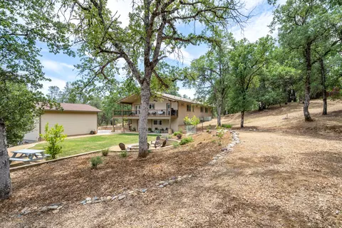 9110 Sugarloaf Dr, Redding, CA 96001 photo 28