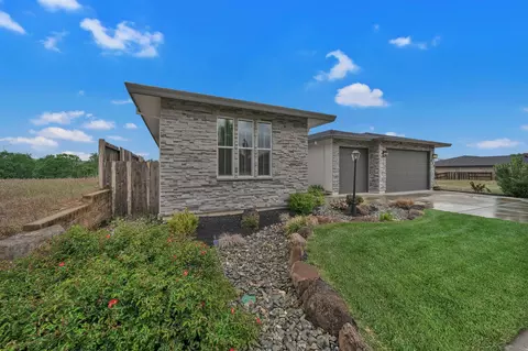 650 Mill Valley Pkwy, Redding, CA 96003 photo 4