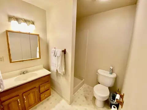 Bath - 561 Quincy Ave, Mccloud, CA 96057 photo 3 of 4