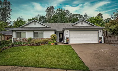 674 Valleybrook Dr, Redding, CA 96003