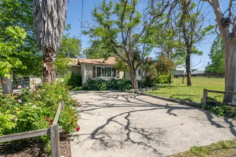 761 Shamrock St, Redding, CA 96003 photo 2