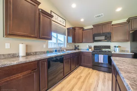 3542 Americana Way, Redding, CA 96003 photo 5