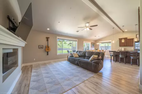 3542 Americana Way, Redding, CA 96003 photo 8