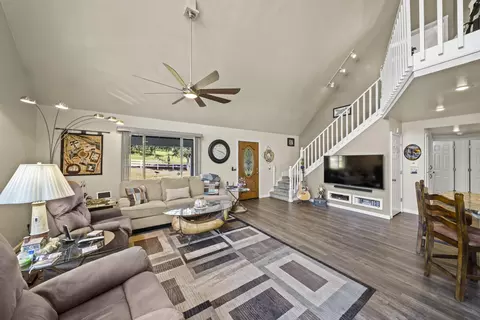 12232 Manzanoaks Dr, Redding, CA 96003 photo 3