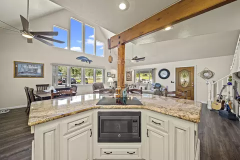 12232 Manzanoaks Dr, Redding, CA 96003 photo 11