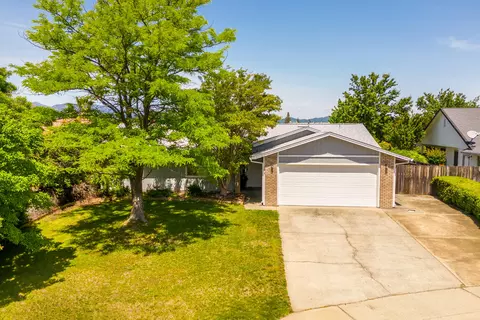3079 Seminole Dr, Redding, CA 96001 photo 2