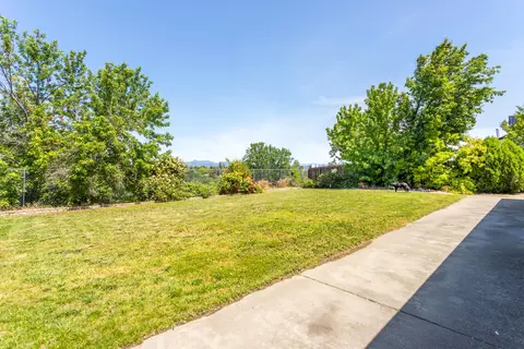 3079 Seminole Dr, Redding, CA 96001 photo 21