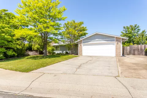 3079 Seminole Dr, Redding, CA 96001
