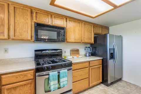 3079 Seminole Dr, Redding, CA 96001 photo 4