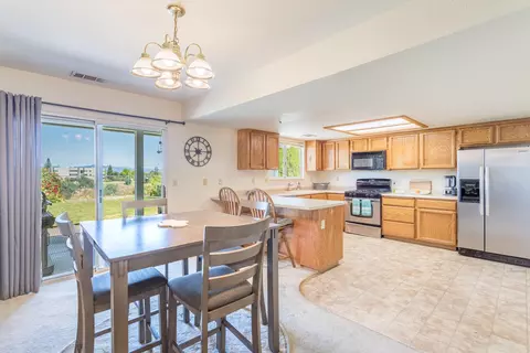 3079 Seminole Dr, Redding, CA 96001 photo 6