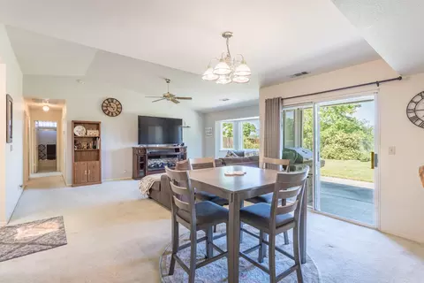 3079 Seminole Dr, Redding, CA 96001 photo 8