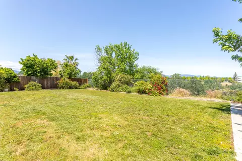 3079 Seminole Dr, Redding, CA 96001 photo 24