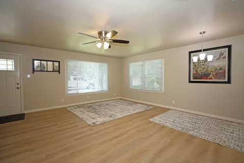 810 Locust St, Redding, CA 96001 photo 2