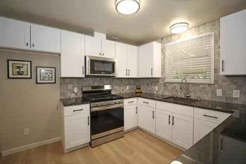 810 Locust St, Redding, CA 96001 photo 5