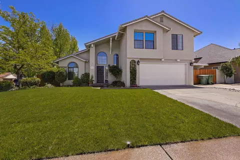 2193 Cadjew St, Redding, CA 96003