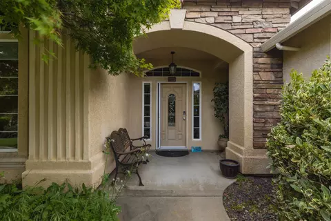 7320 Robles Dr, Redding, CA 96002 photo 2