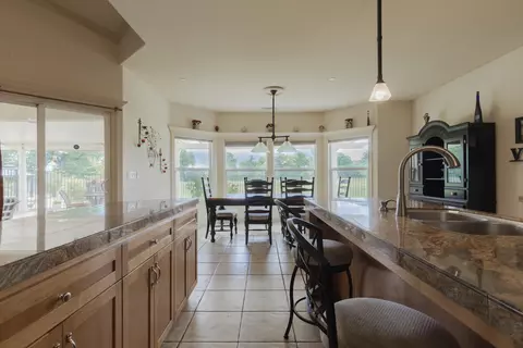 7320 Robles Dr, Redding, CA 96002 photo 9